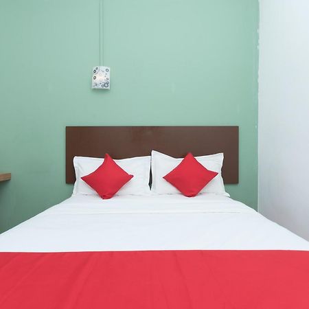 Hotel Super Oyo 218 Storytel à Kota Kinabalu Extérieur photo