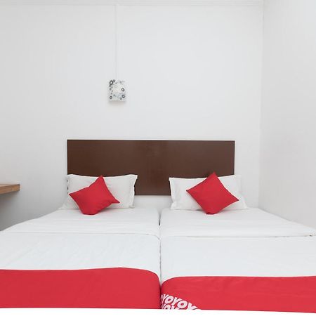 Hotel Super Oyo 218 Storytel à Kota Kinabalu Extérieur photo