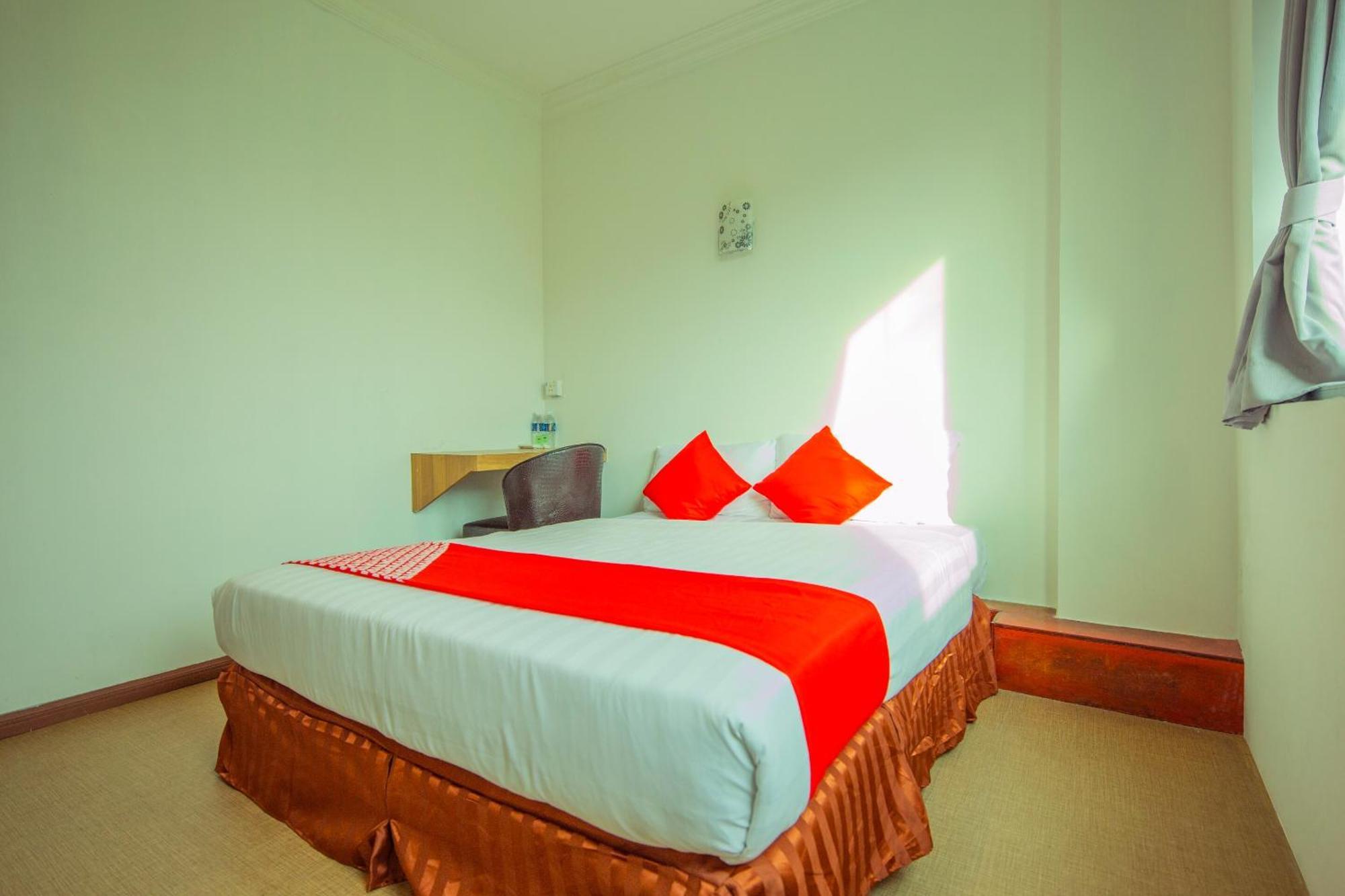 Hotel Super Oyo 218 Storytel à Kota Kinabalu Extérieur photo